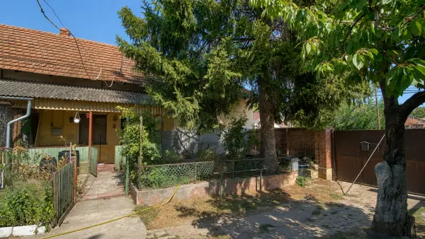 Eladó házrész, Kiskunfélegyháza 1 szoba 45 m² 14.9 M Ft