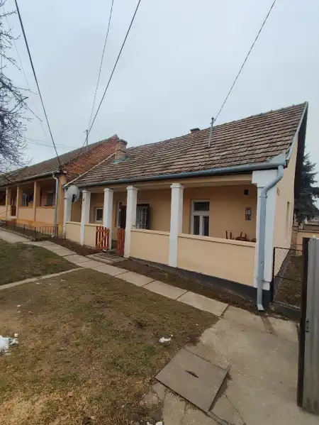 eladó házrész, Patak