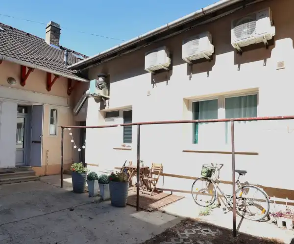 Eladó házrész, Szeged 4 szoba 88 m² 69.5 M Ft