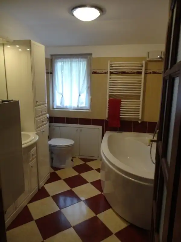 Eladó házrész, Székesfehérvár 3+3 szoba 165 m² 126 M Ft