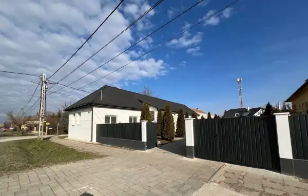 Eladó ikerház, Kiskunlacháza 3 szoba 52 m² 35.9 M Ft