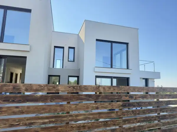 Eladó ikerház, Vác 4 szoba 164 m² 175 M Ft
