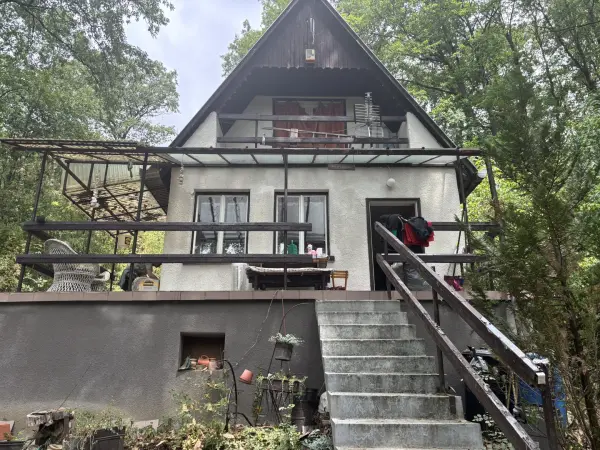 Eladó nyaraló, Kismaros 1+1 szoba 50 m² 69 M Ft