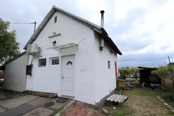 Eladó nyaraló, Szatymaz 2 szoba 29.9 M Ft