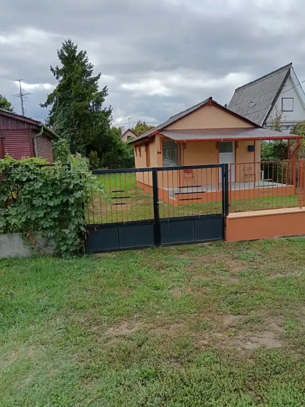 Eladó nyaraló, Tóalmás 1+1 szoba 42 m² 22 M Ft Eladó nyaraló, Tóalmás 1+1 szoba 42 m² 22 M Ft