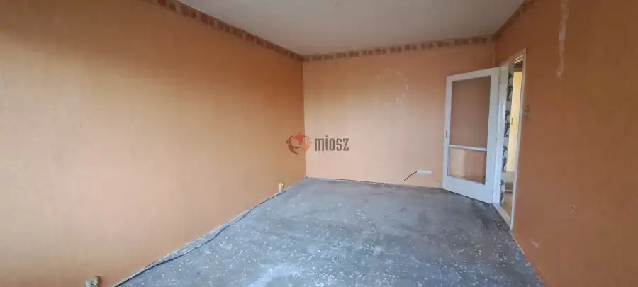 eladó panellakás, Battonya