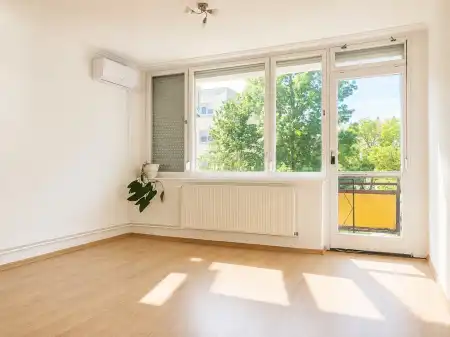 Eladó panellakás, Békéscsaba 2 szoba 57 m² 30.5 M Ft