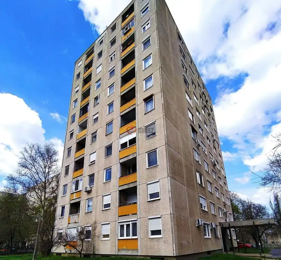 eladó panellakás, Debrecen