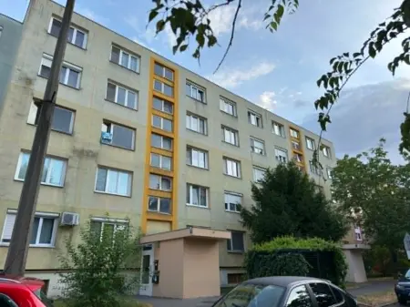 eladó panellakás, Dunaújváros