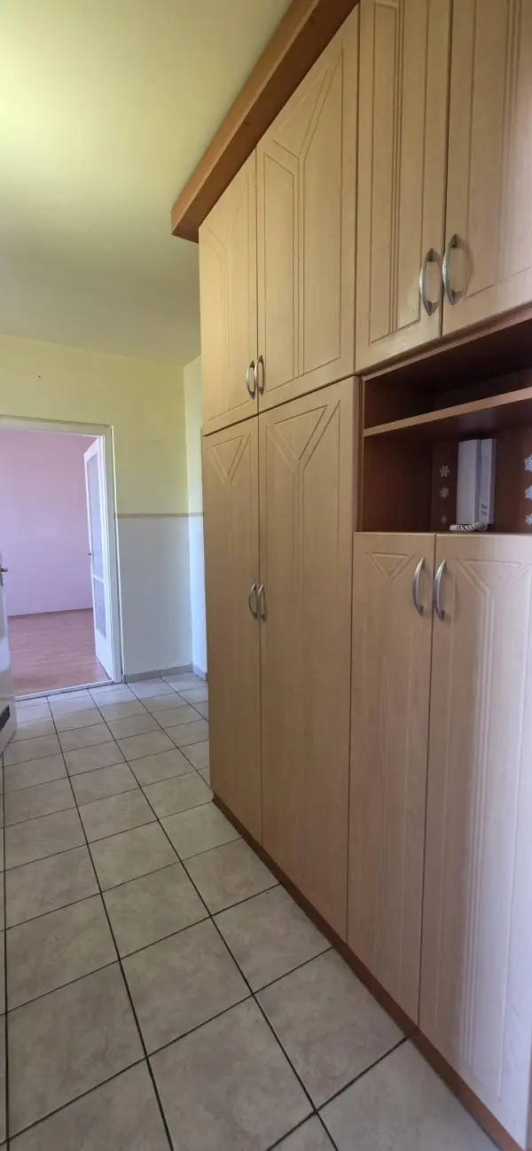Eladó panellakás, Dunaújváros 2 szoba 53 m² 28 M Ft