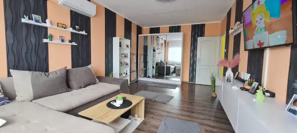Eladó panellakás, Dunaújváros 2 szoba 52 m² 30.99 M Ft