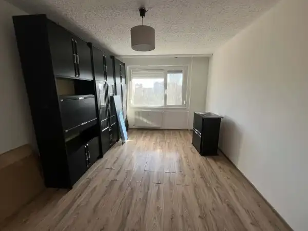 Eladó panellakás, Dunaújváros 1+1 szoba 35 m² 26.9 M Ft