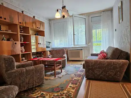eladó panellakás, Eger