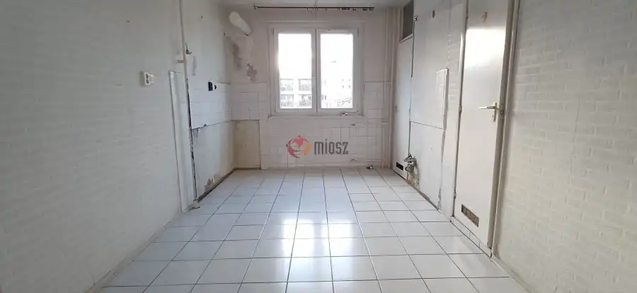 eladó panellakás, Gyula