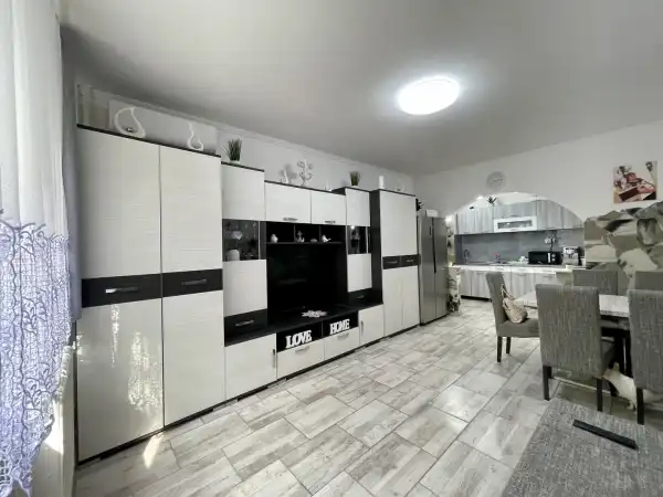 Eladó panellakás, Oroszlány 1+2 szoba 62 m² 33.3 M Ft