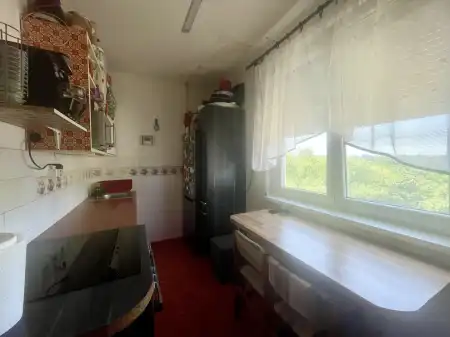 eladó panellakás, Oroszlány