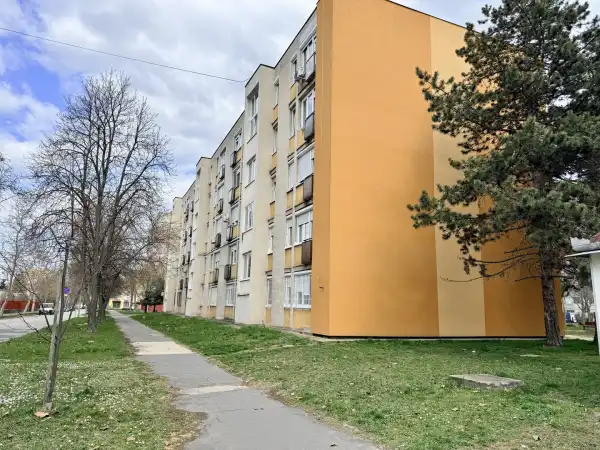 Eladó panellakás, Oroszlány 1+1 szoba 43 m² 31 M Ft