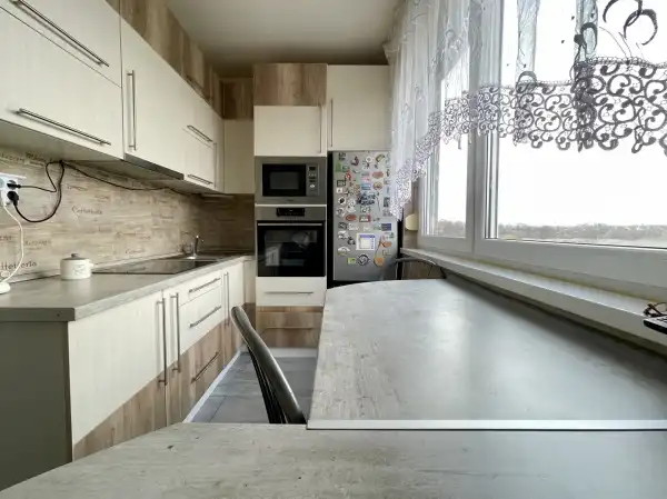 Eladó panellakás, Oroszlány 3 szoba 62 m² 36.2 M Ft