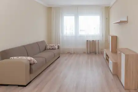 eladó panellakás, Paks