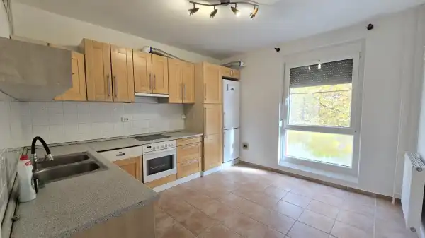 Eladó panellakás, Paks 3+1 szoba 70 m² 57 M Ft