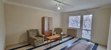 eladó panellakás, Paks