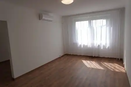 eladó panellakás, Szeged