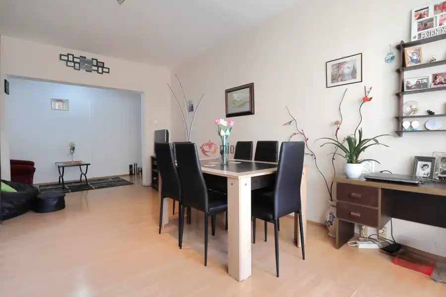 eladó panellakás, Szeged