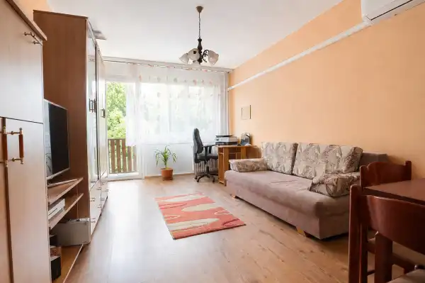 Eladó panellakás, Szeged 3 szoba 60 m² 53.5 M Ft