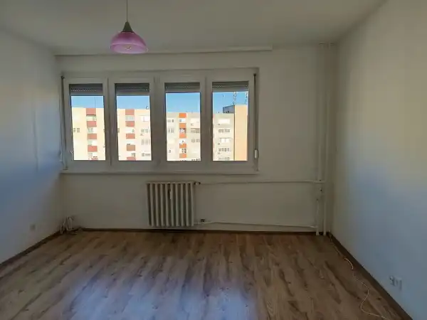 Eladó panellakás, Szolnok 1+1 szoba 36 m² 23 M Ft