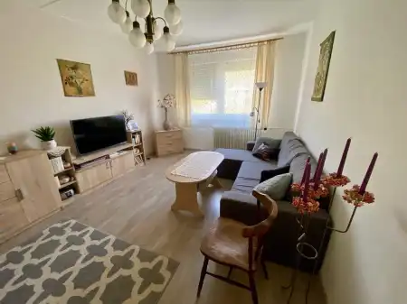 Eladó panellakás, Tatabánya 2 szoba 53 m² 38.9 M Ft