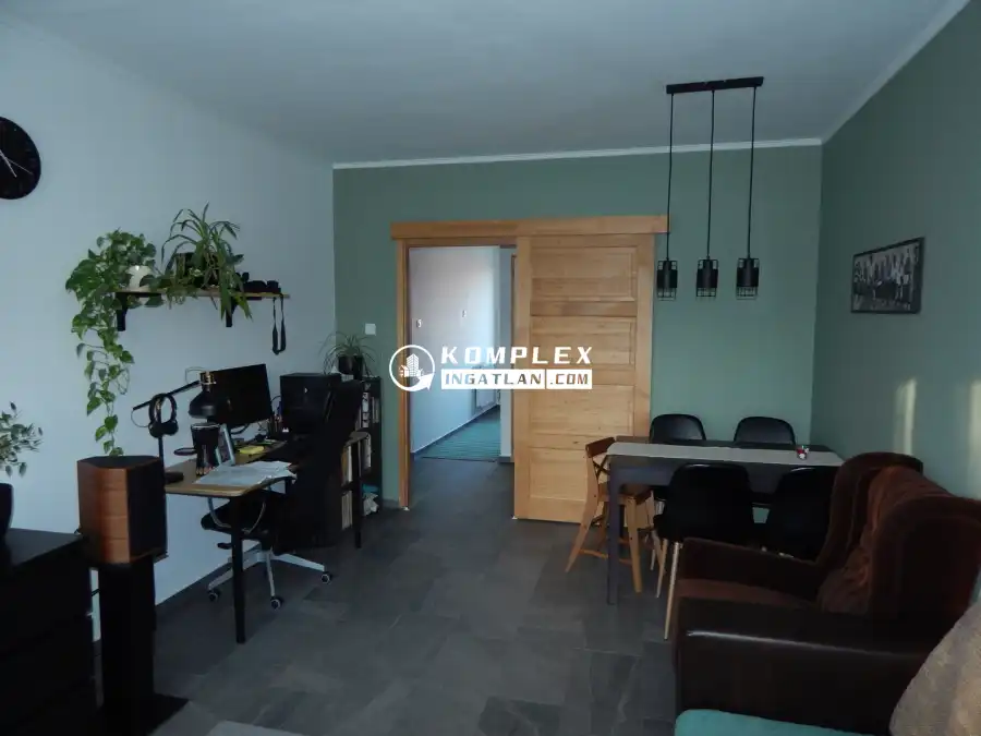 eladó panellakás, Tatabánya