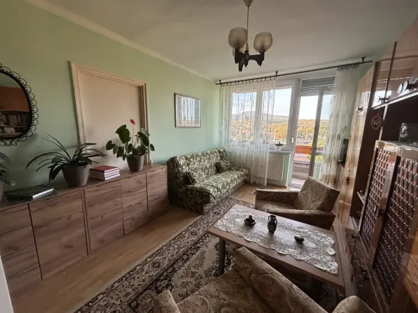 Eladó panellakás, Vác 2 szoba 54 m² 53.9 M Ft