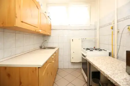 eladó panellakás, Vác