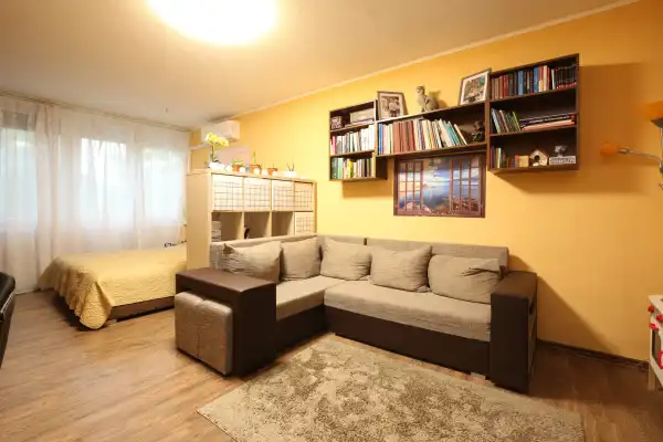 Eladó panellakás, Vác 2 szoba 58 m² 49.9 M Ft