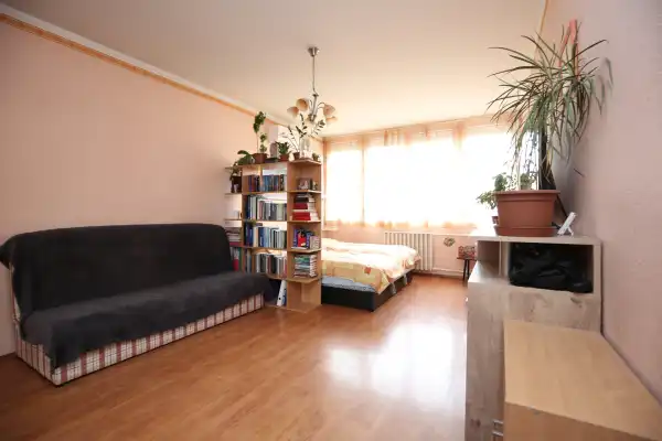 Eladó panellakás, Vác 2 szoba 57 m² 41.9 M Ft