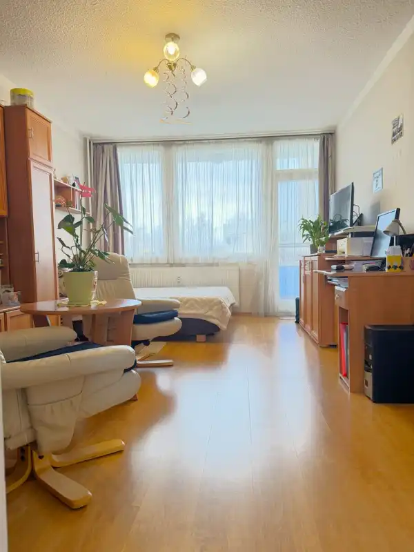 Eladó panellakás, Vác 4 szoba 57 m² 56.9 M Ft