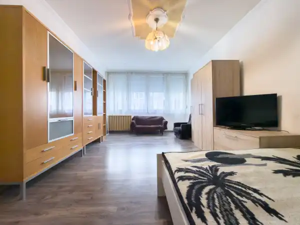 Eladó panellakás, Vác 2 szoba 57 m² 56 M Ft