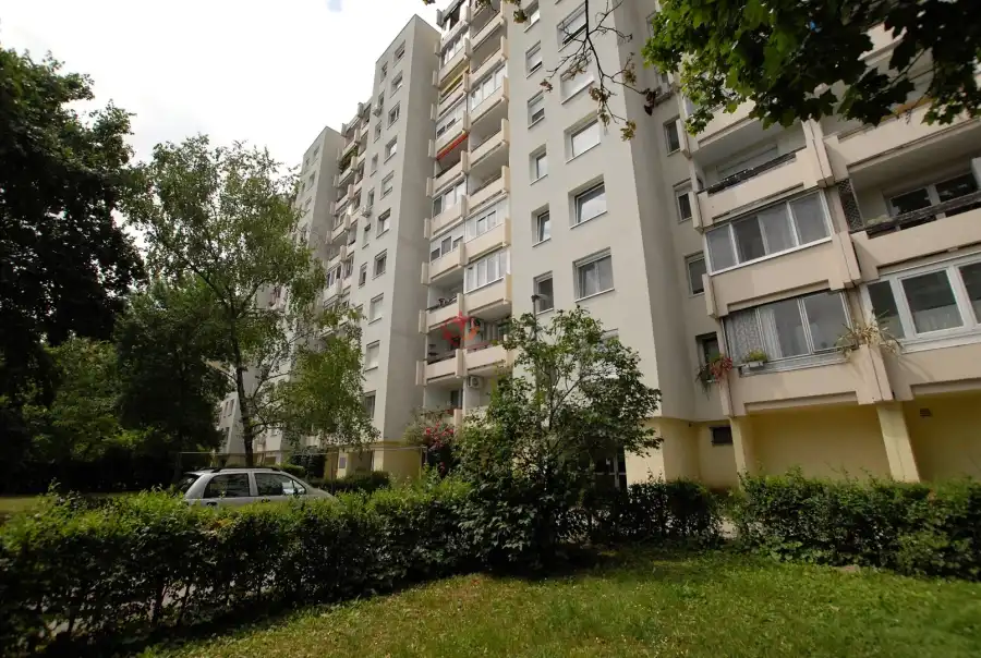 eladó panellakás, Veszprém