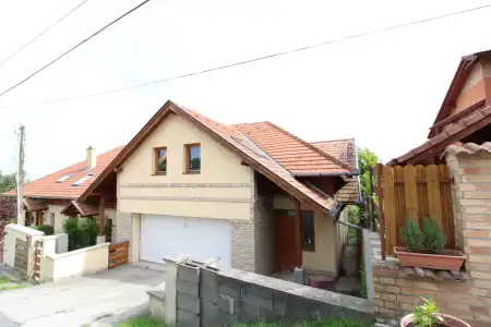 eladó sorház, Aszód