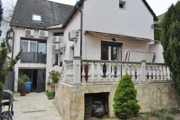 Eladó sorház, Debrecen 5 szoba 240 m² 250 M Ft
