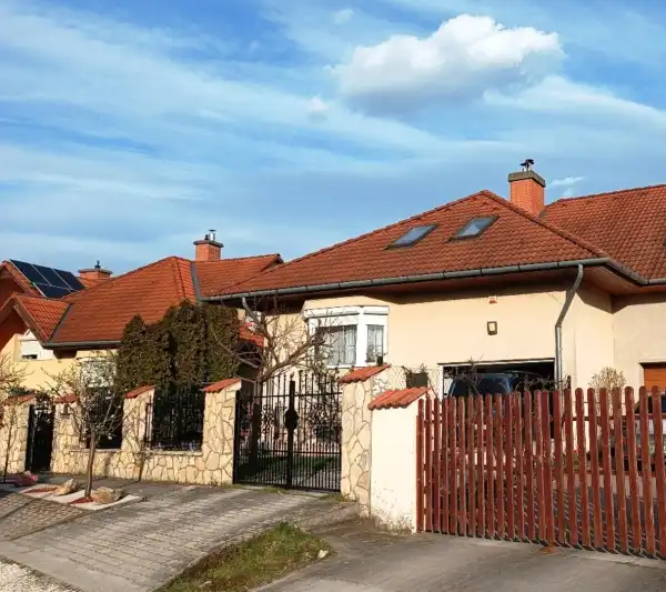 Eladó sorház, Vác 4+1 szoba 186 m² 144.99 M Ft