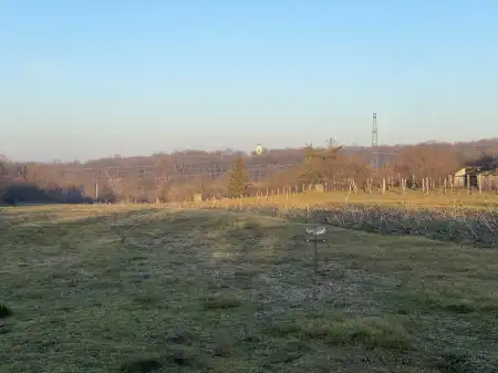 eladó tanya, Oroszlány