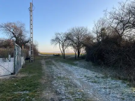 eladó tanya, Oroszlány