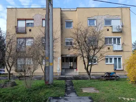 eladó téglalakás, Bázakerettye