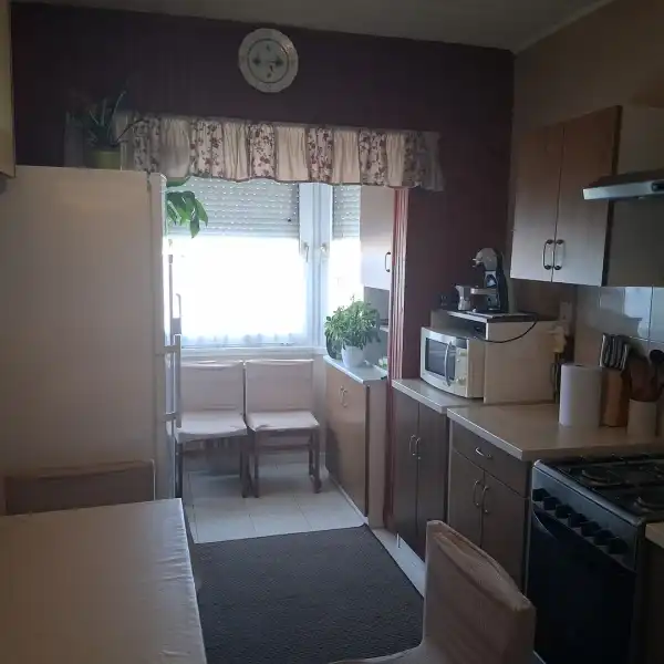 Eladó téglalakás, Békéscsaba 2+1 szoba 73 m² 37.9 M Ft