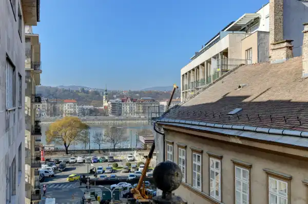 Eladó téglalakás, Budapest, V. kerület 2+1 szoba 92 m² 220 M Ft