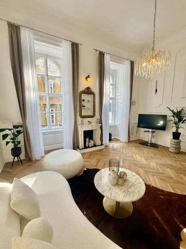 Eladó téglalakás, Budapest, V. kerület 1+2 szoba 61 m² 169 M Ft