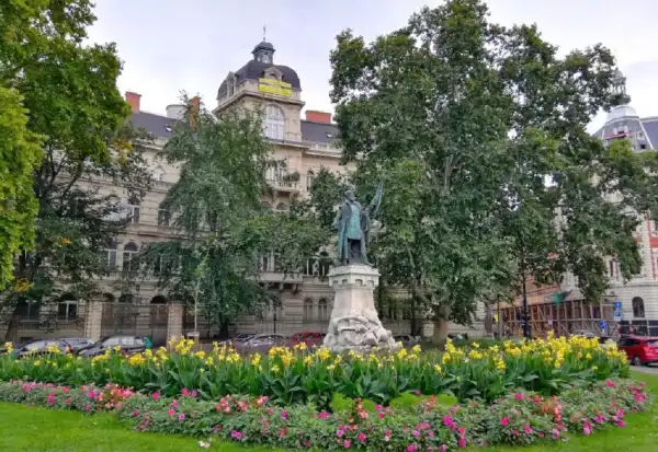 Eladó téglalakás, Budapest, VI. kerület 1+1 szoba 51 m² 99 M Ft