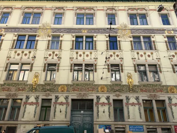 Eladó téglalakás, Budapest, VI. kerület 1+1 szoba 39 m² 51.9 M Ft