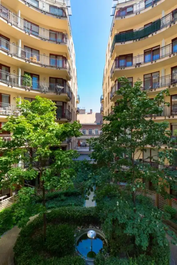 Eladó téglalakás, Budapest, VI. kerület 2 szoba 55 m² 118.7 M Ft